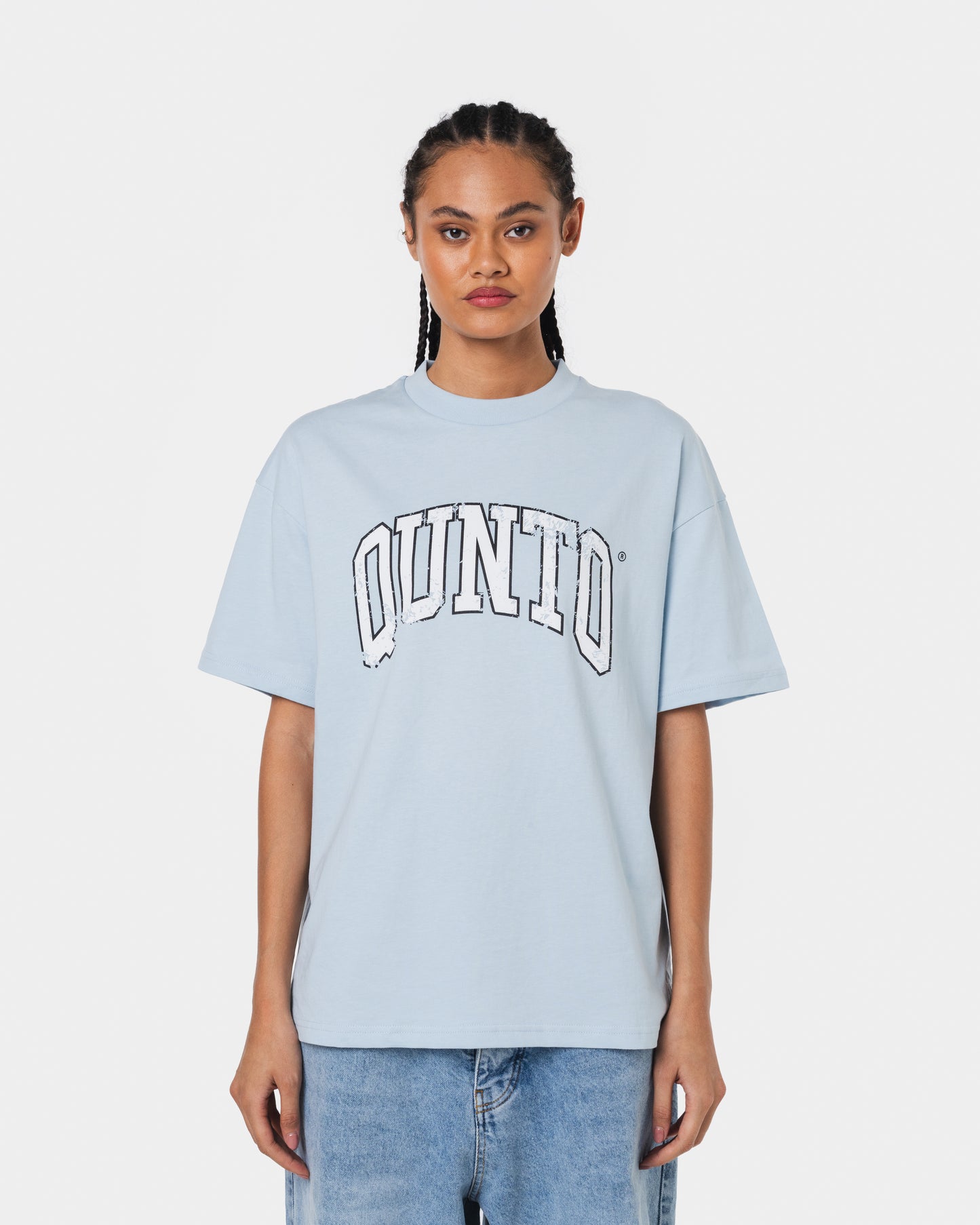 QUNTO WHITE ON BLUE TSHIRT