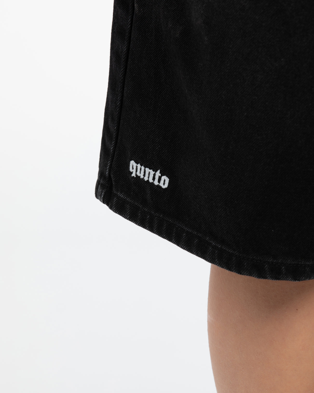 QT DENIM SHORTS BLACK
