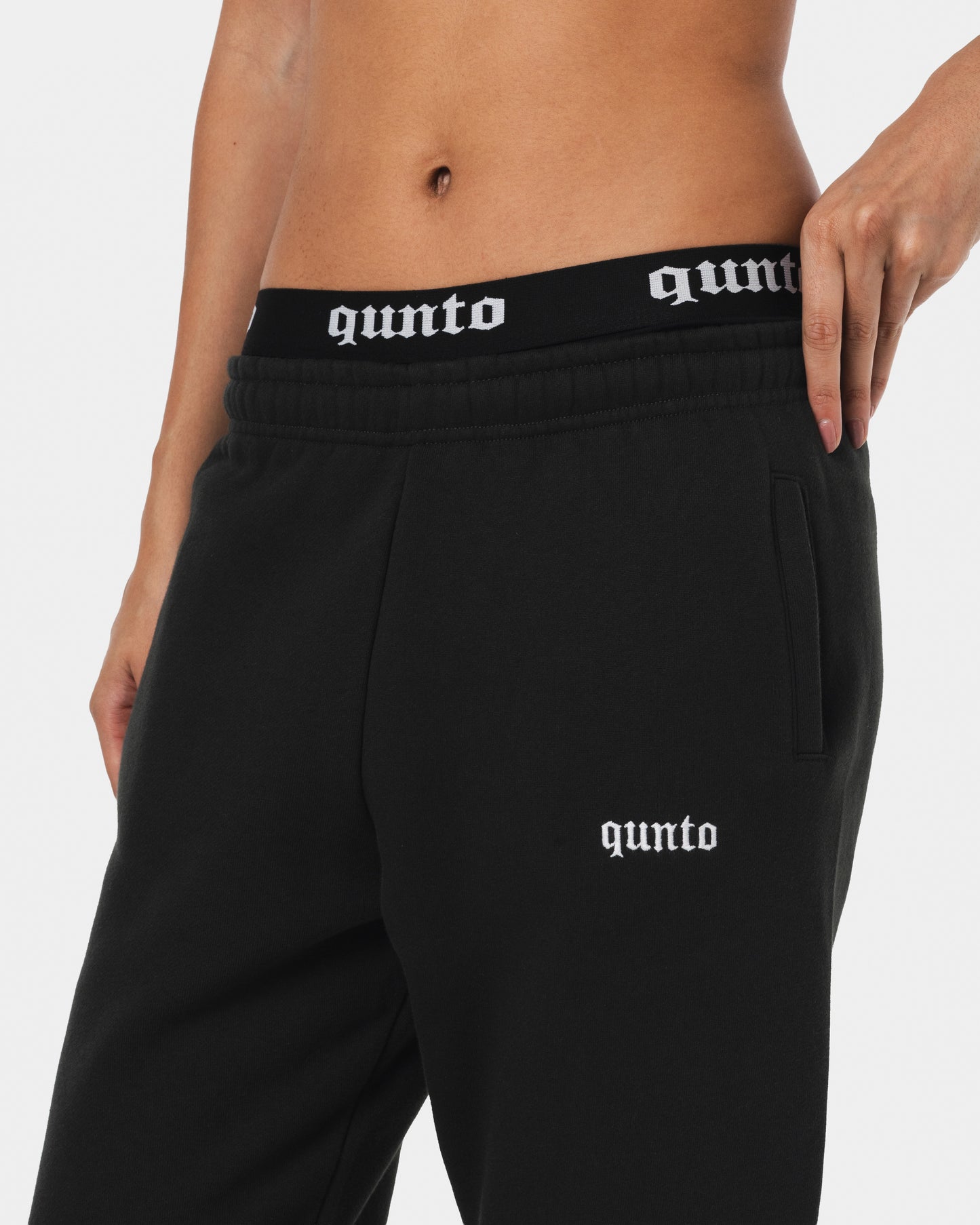 W REGULAR JOGGER BLACK