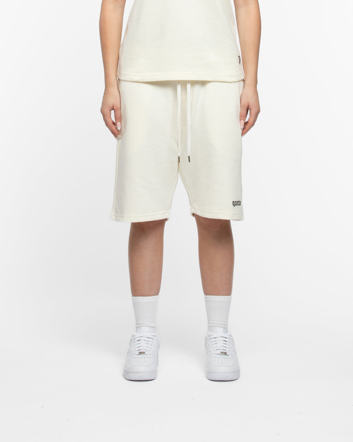 QUNTO LOGO SHORTS CREAM