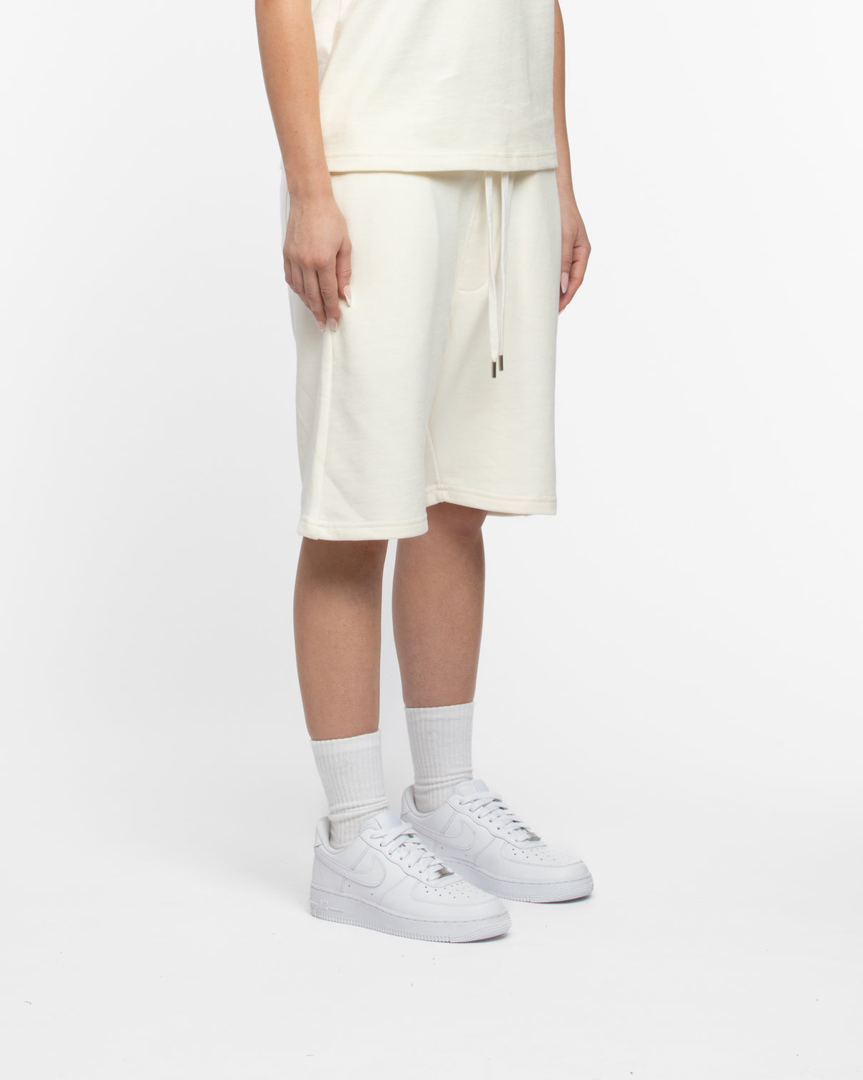 QUNTO LOGO SHORTS CREAM