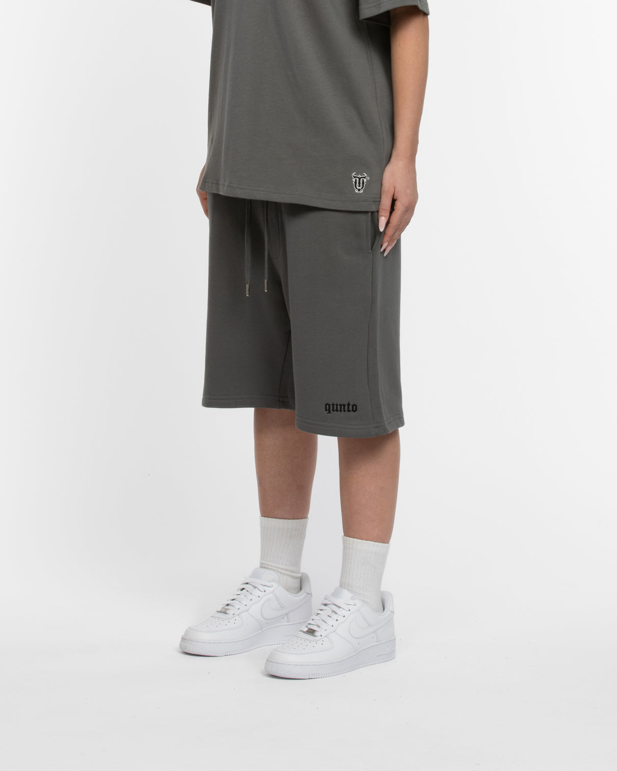 QUNTO LOGO SHORTS GREY