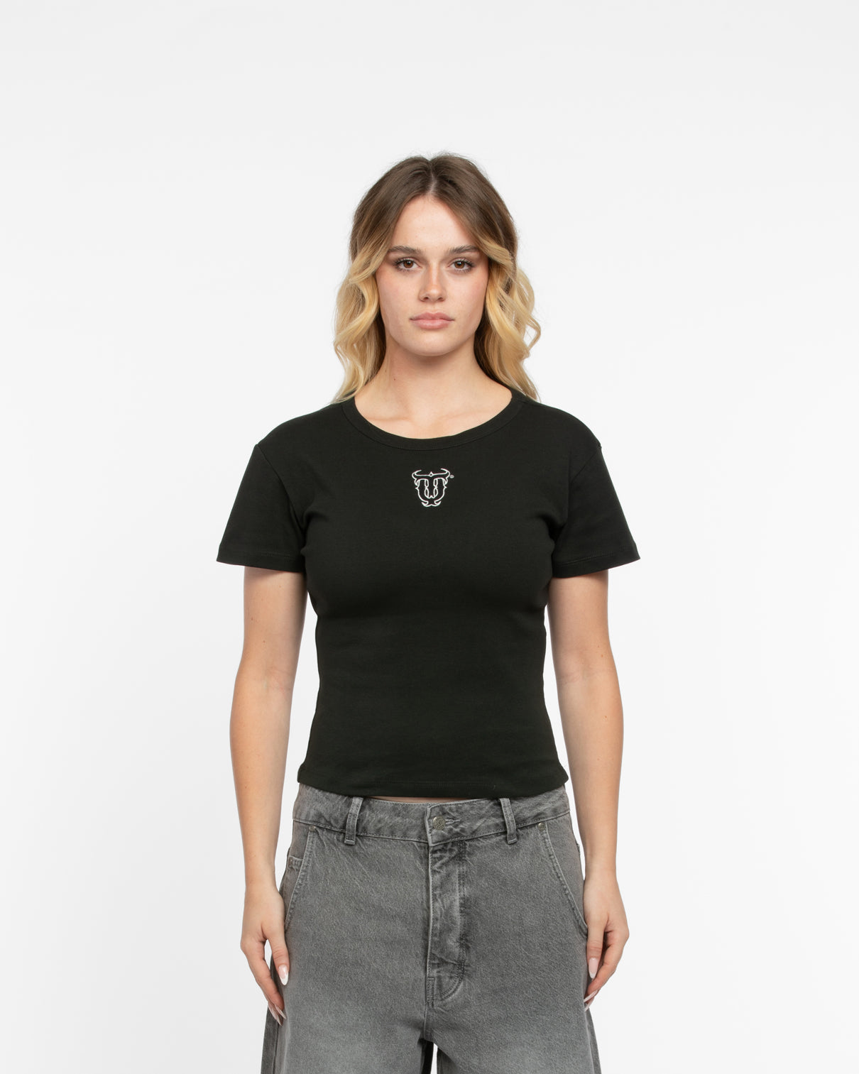 W ESSENTIALS BABY TEE BLACK