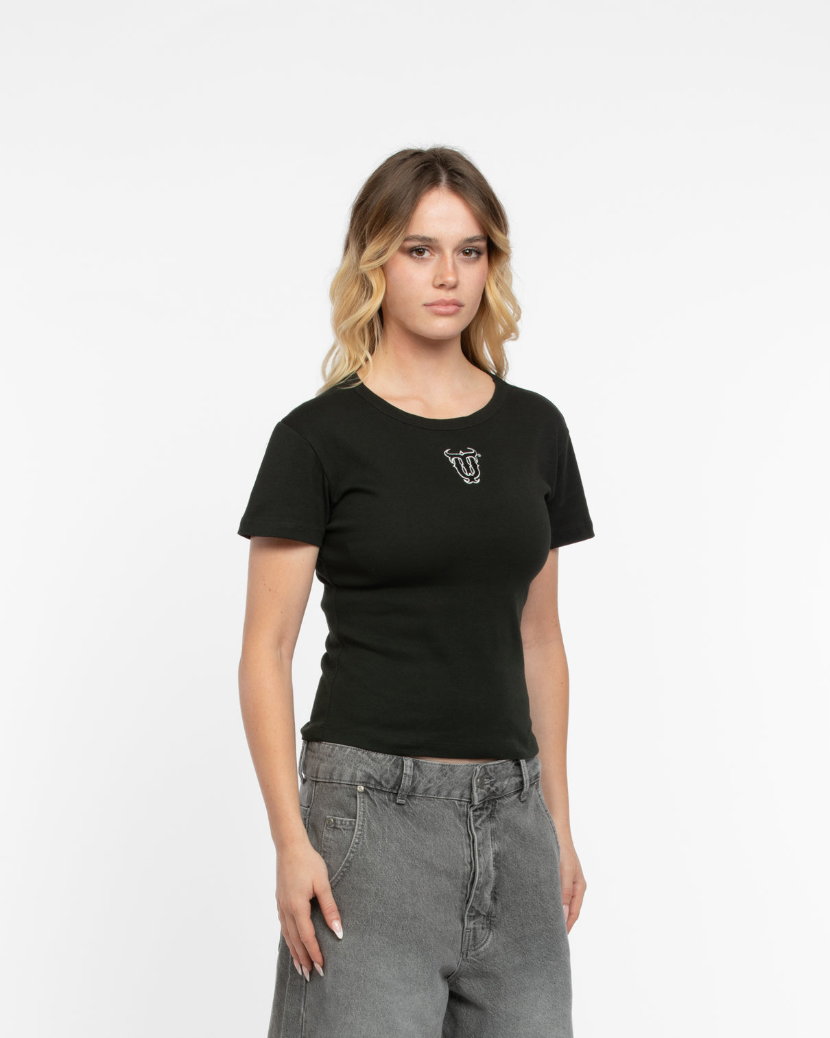 W ESSENTIALS BABY TEE BLACK