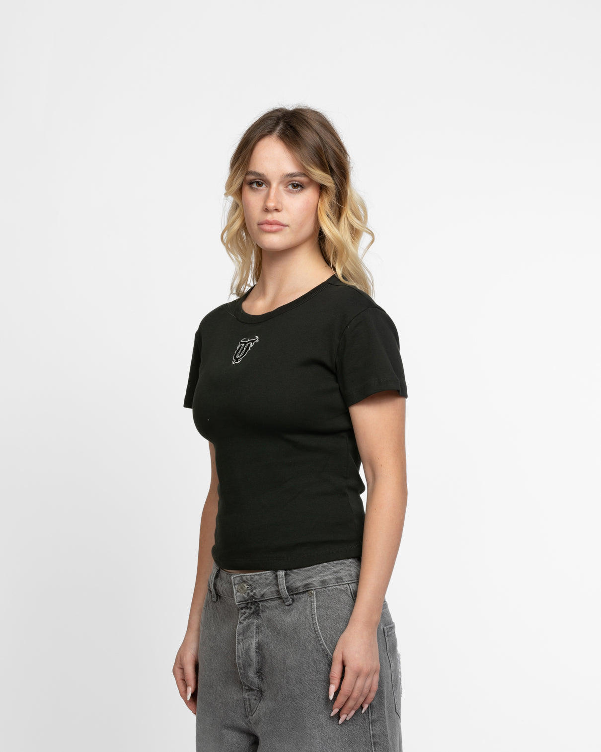 W ESSENTIALS BABY TEE BLACK
