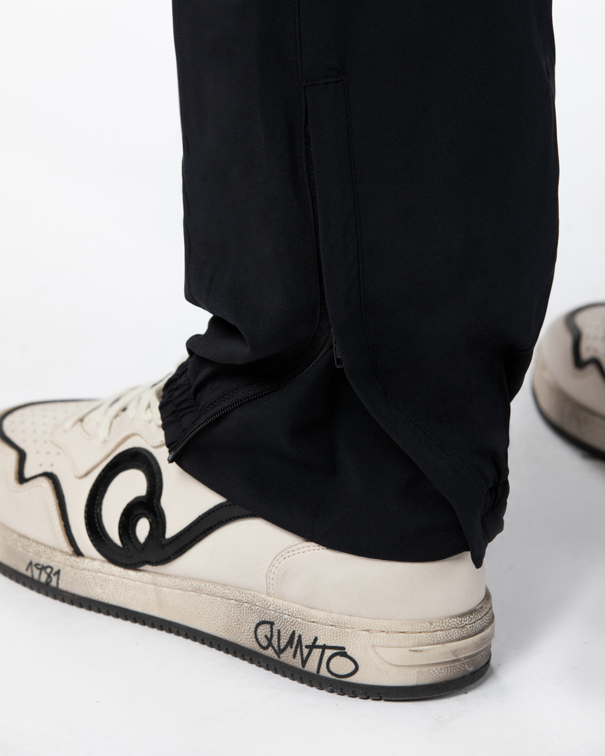 QT TRACK PANTS BLACK