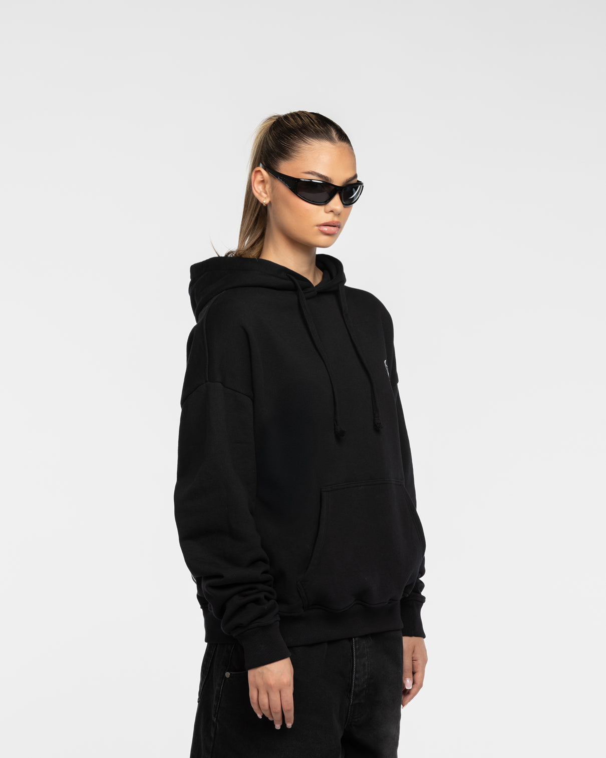 TROPOJA HOODIE BLACK