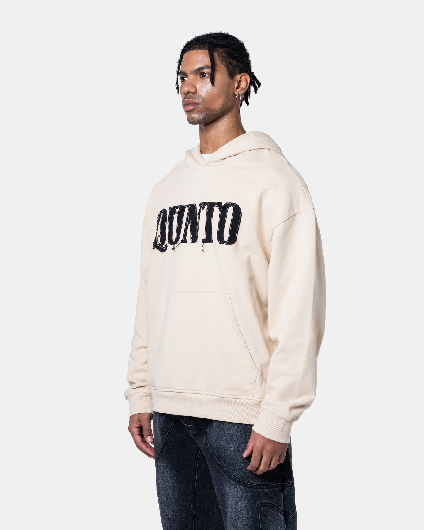 QUNTO C LOGO HOODIE CREAM