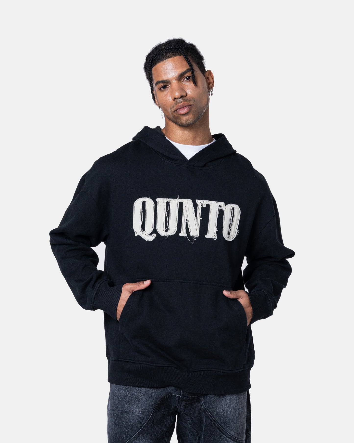 QUNTO C LOGO HOODIE BLACK