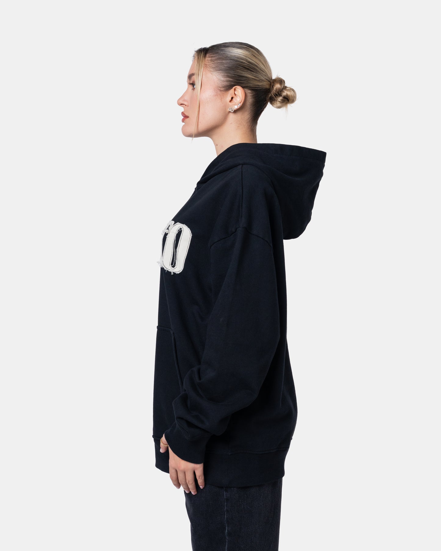 QUNTO C LOGO HOODIE BLACK