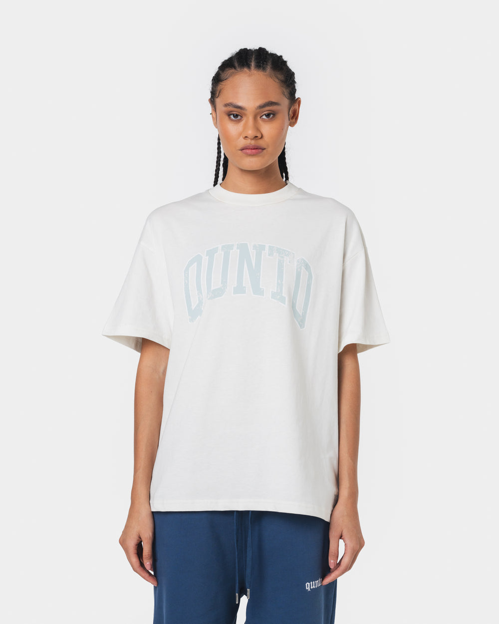 QUNTO BLUE ON WHITE TSHIRT