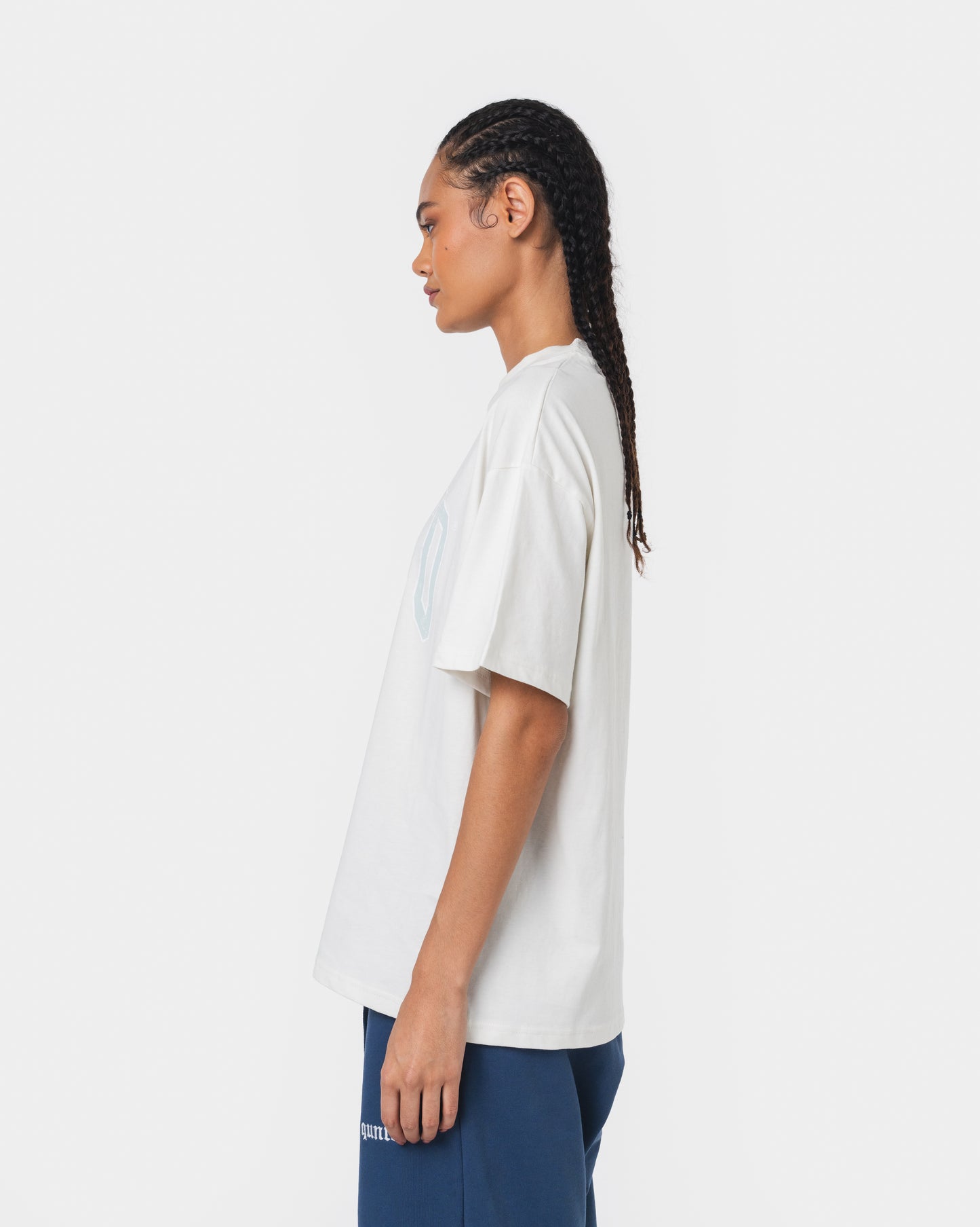 QUNTO BLUE ON WHITE TSHIRT