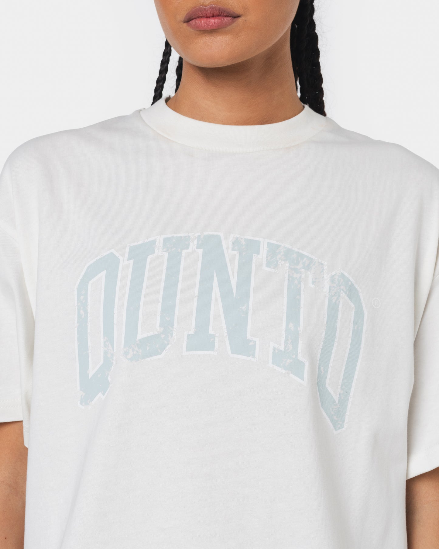 QUNTO BLUE ON WHITE TSHIRT