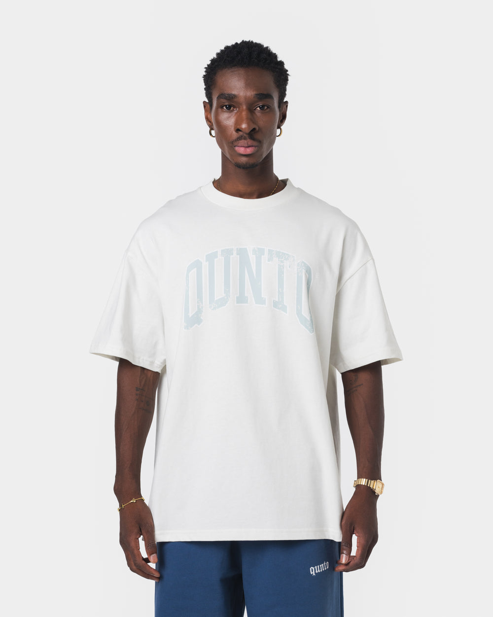 QUNTO BLUE ON WHITE TSHIRT