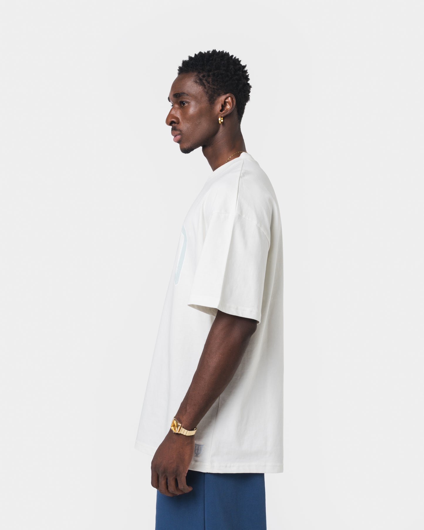 QUNTO BLUE ON WHITE TSHIRT