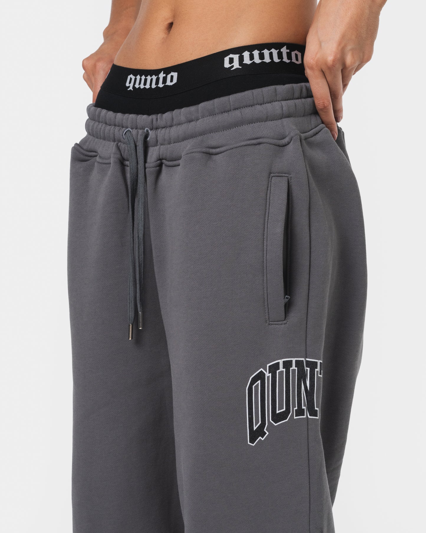 QUNTO ESSENTIAL JOGGER GREY