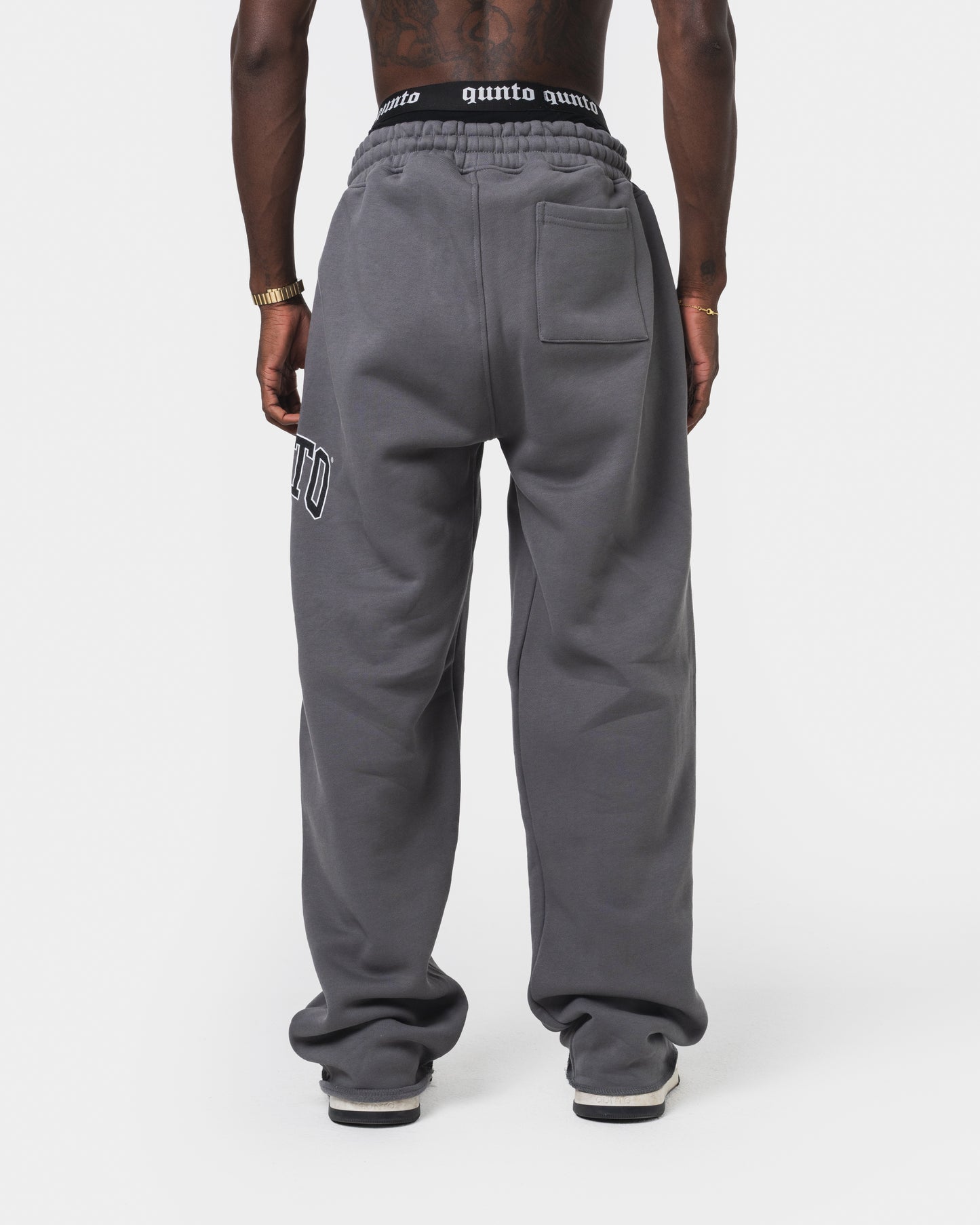 QUNTO ESSENTIAL JOGGER GREY