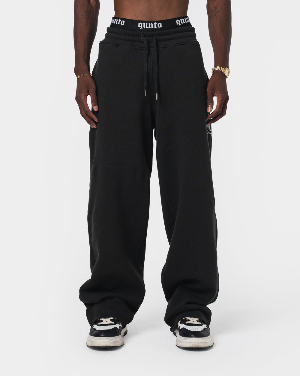 QUNTO ESSENTIAL JOGGER BLACK