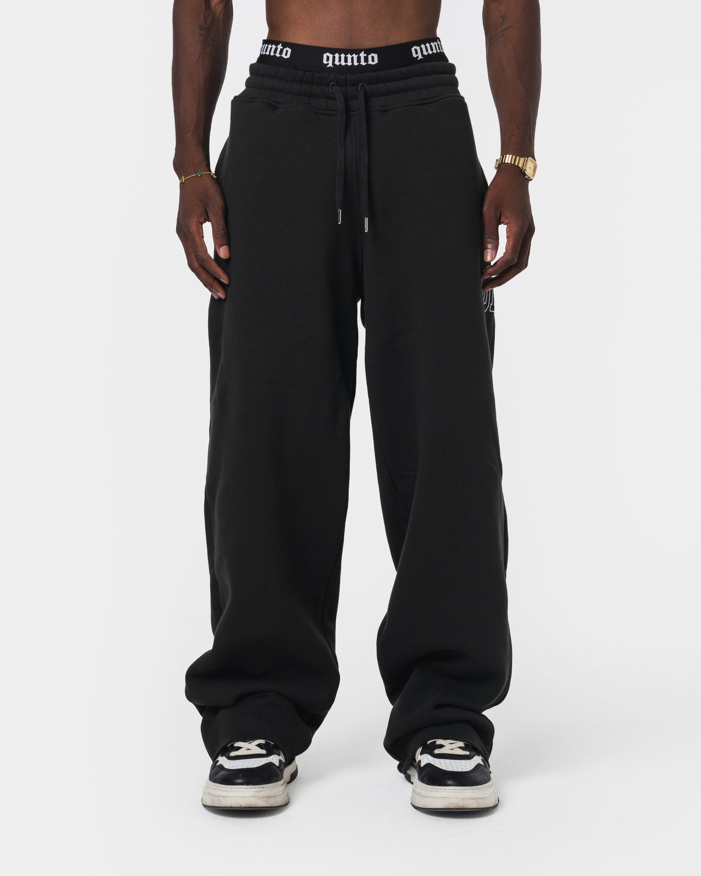 QUNTO ESSENTIAL JOGGER BLACK