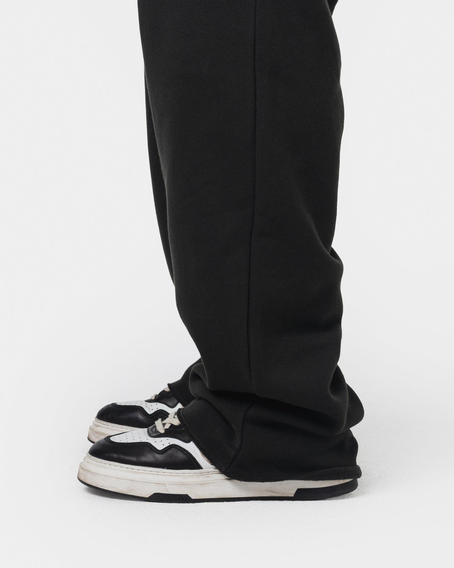 QUNTO ESSENTIAL JOGGER BLACK