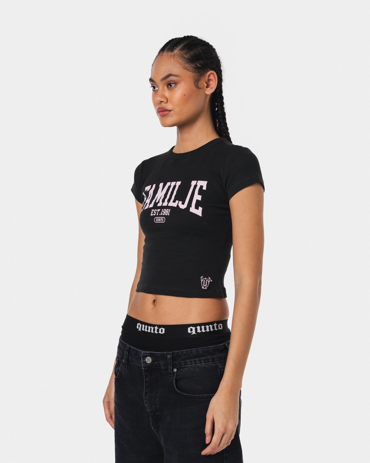 FAMILJE BLACK BABY TEE