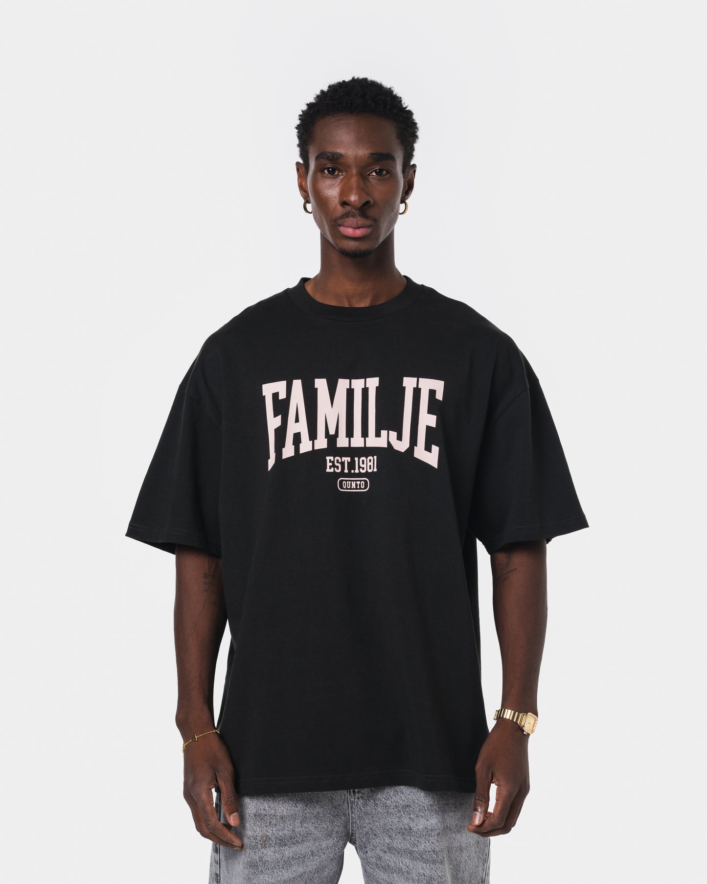 FAMILJE BLACK TSHIRT