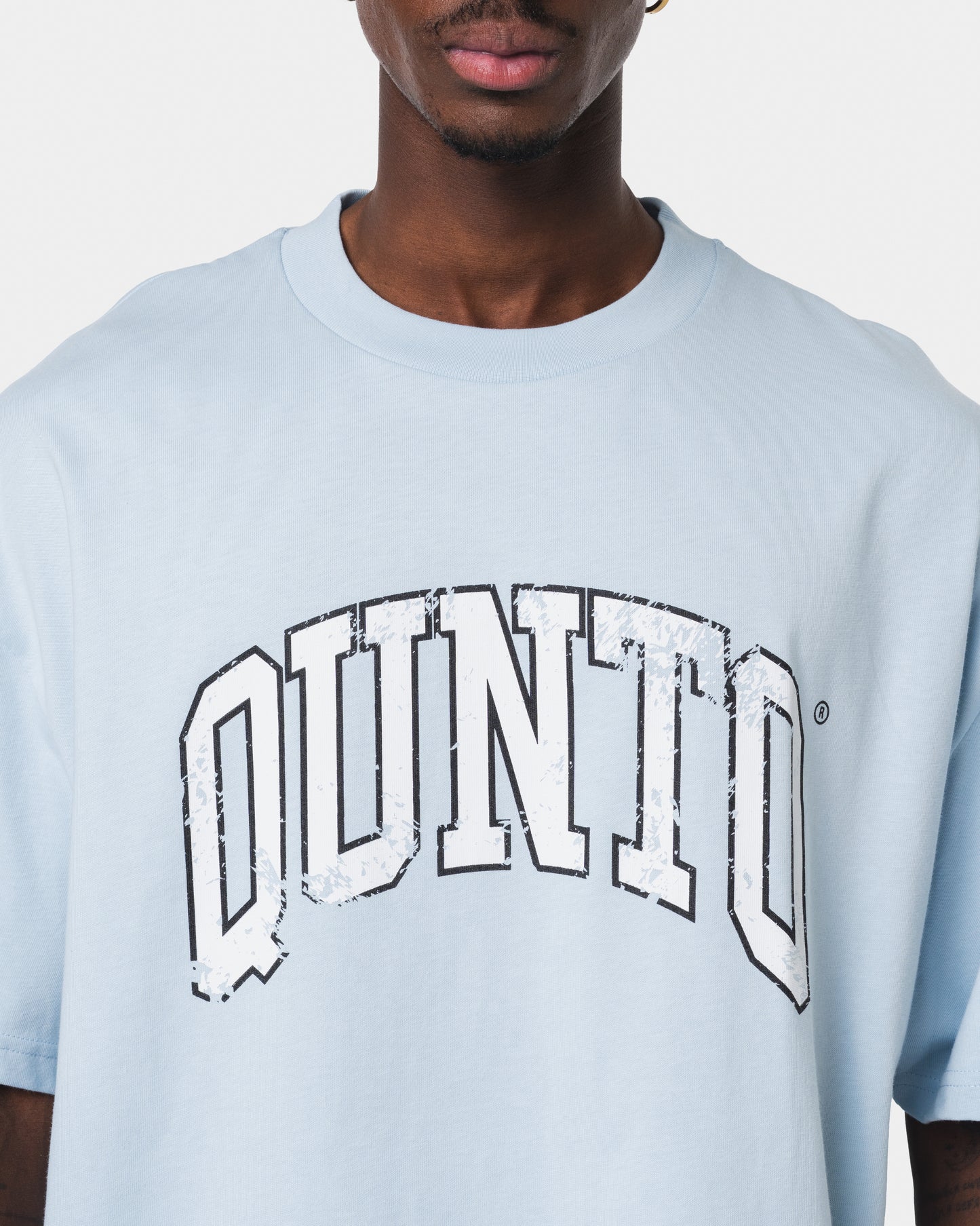 QUNTO WHITE ON BLUE TSHIRT