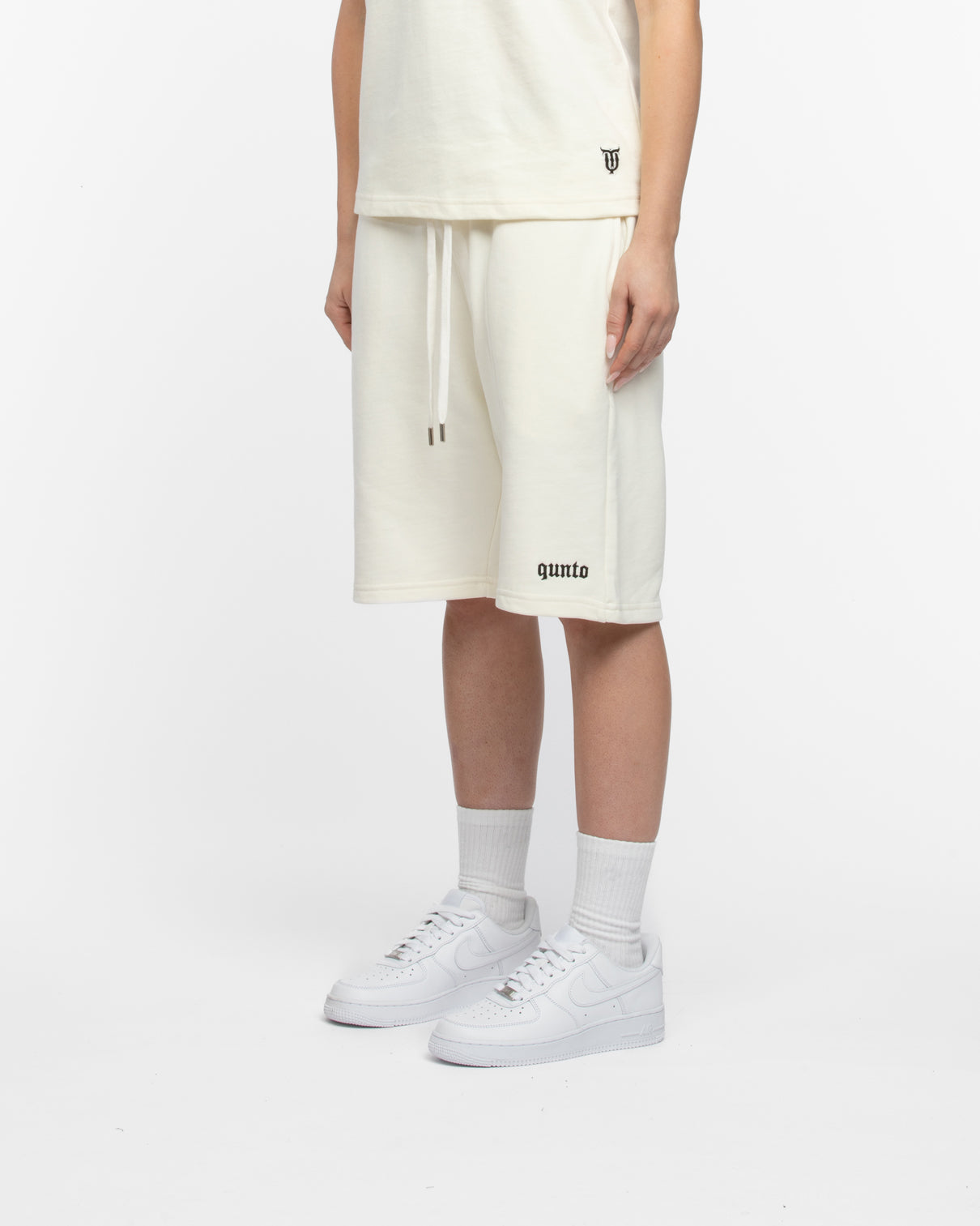 QUNTO LOGO SHORTS CREAM