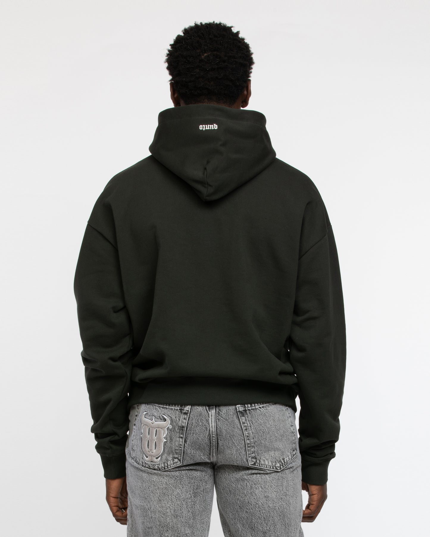 ESSENTIAL BLACK HOODIE