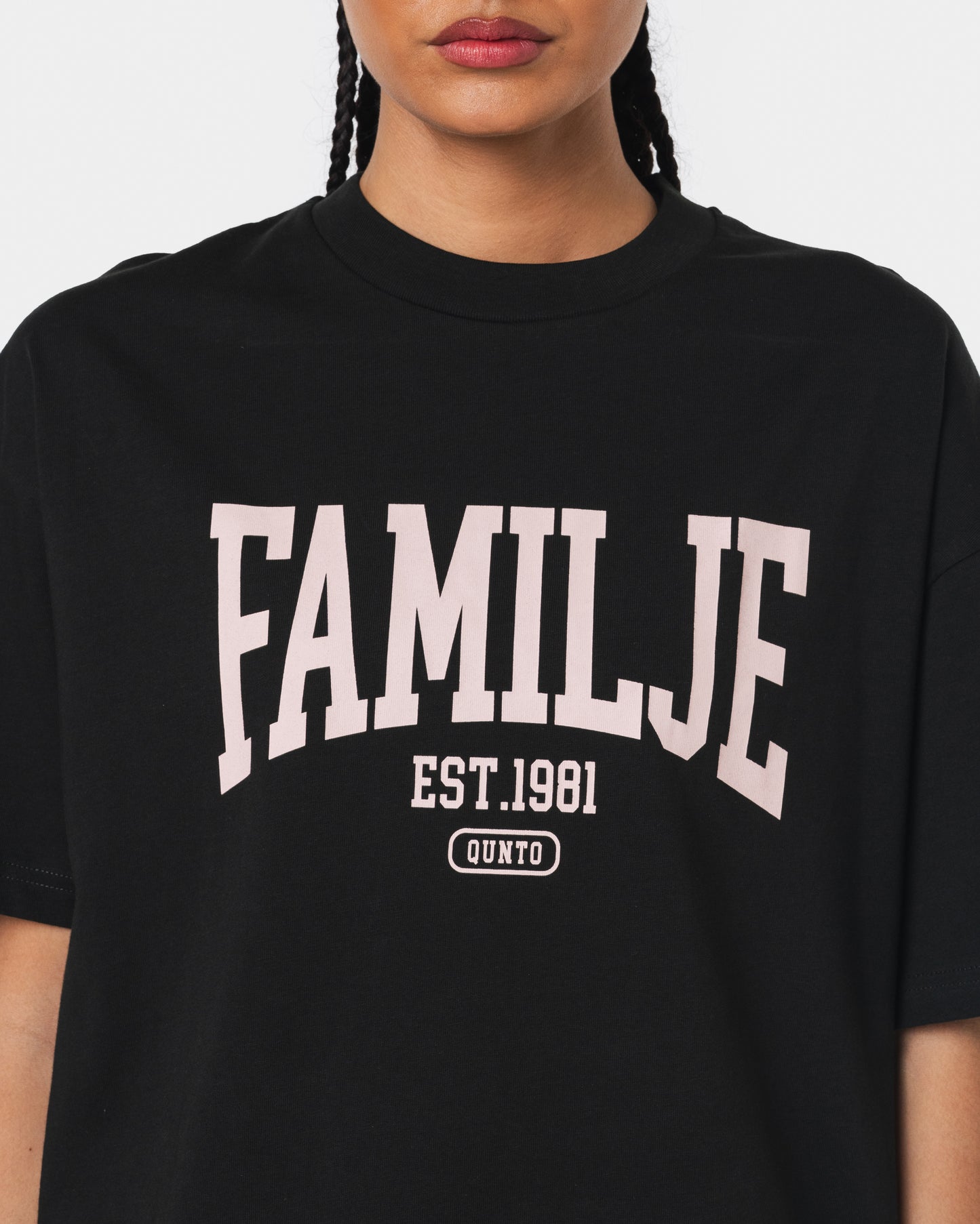 FAMILJE BLACK TSHIRT