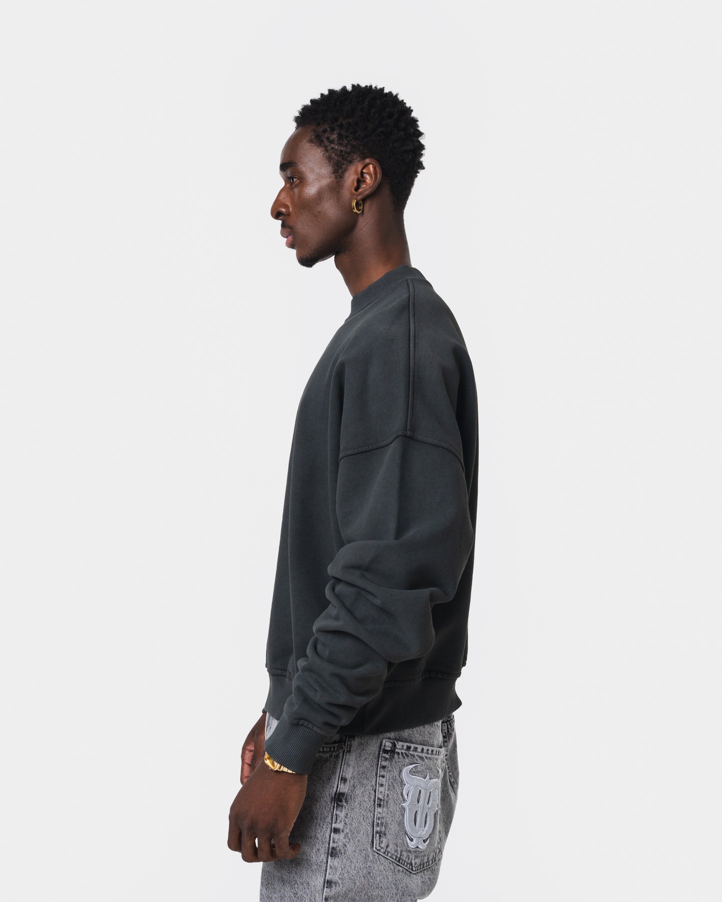 ESSENTIAL BLACK SWEATER