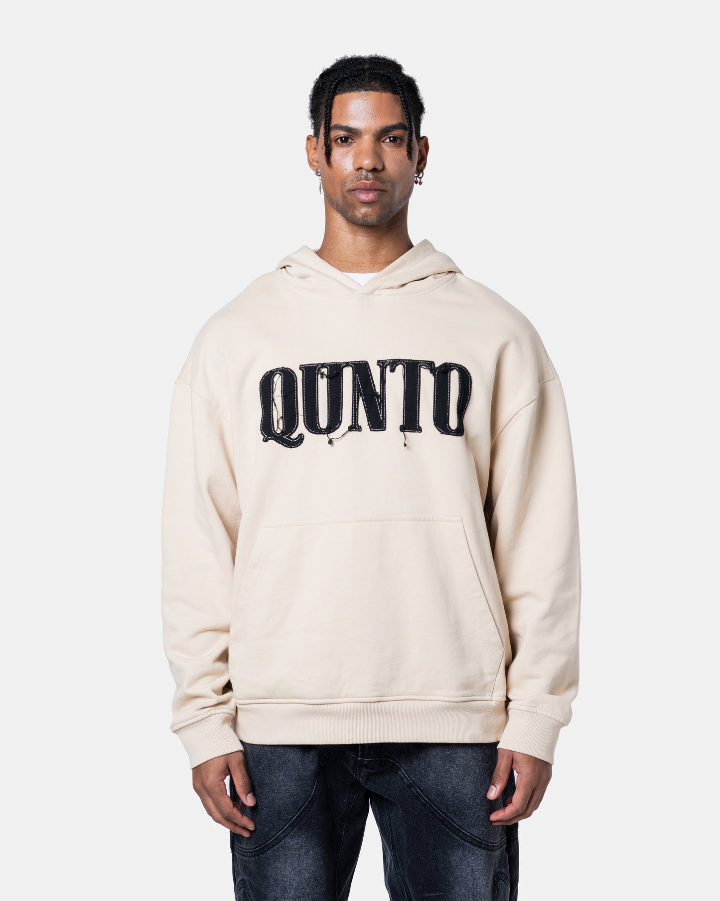 QUNTO C LOGO HOODIE CREAM