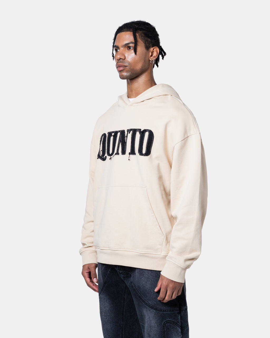 QUNTO C Logo Hoodie Cream