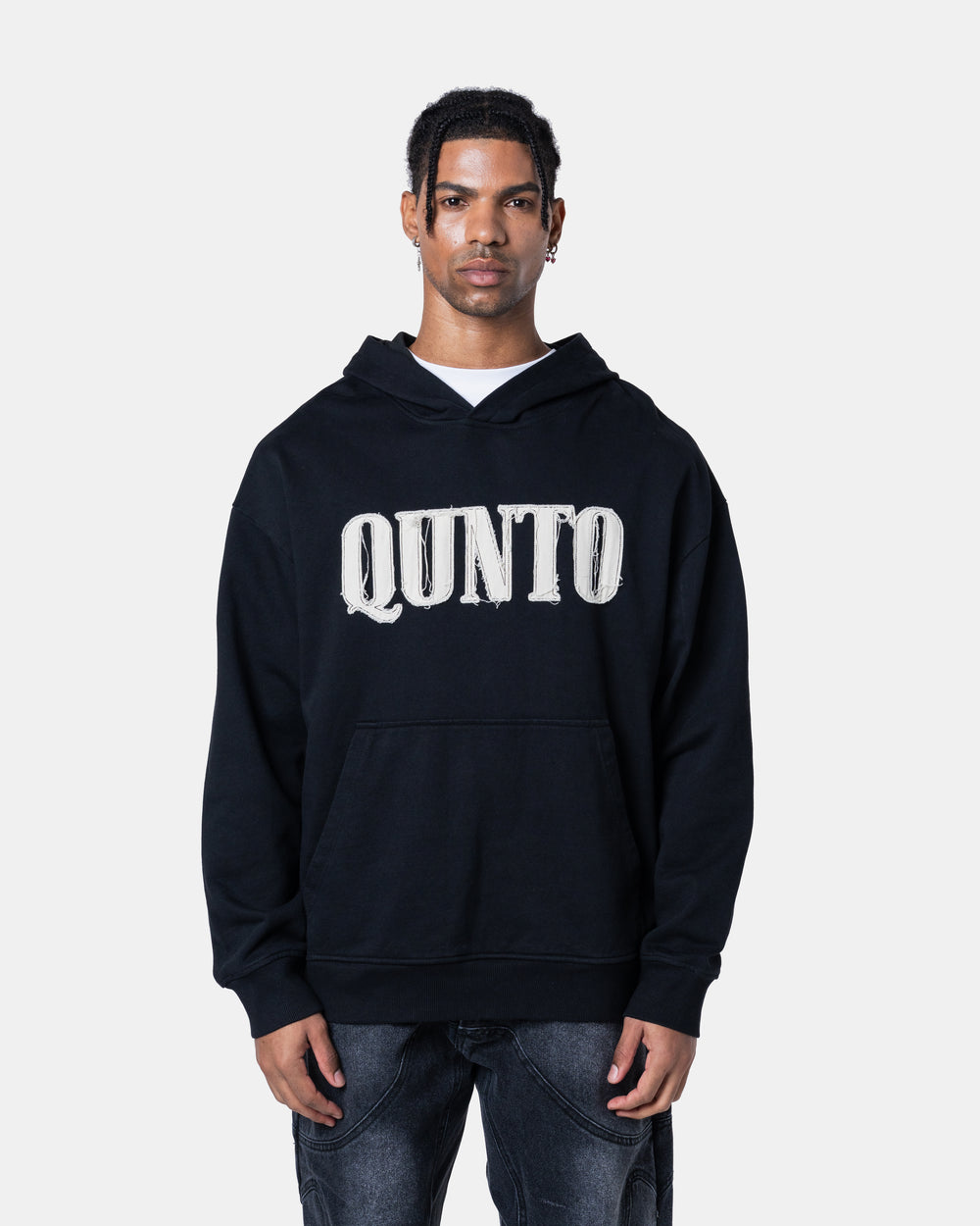 QUNTO C LOGO HOODIE BLACK