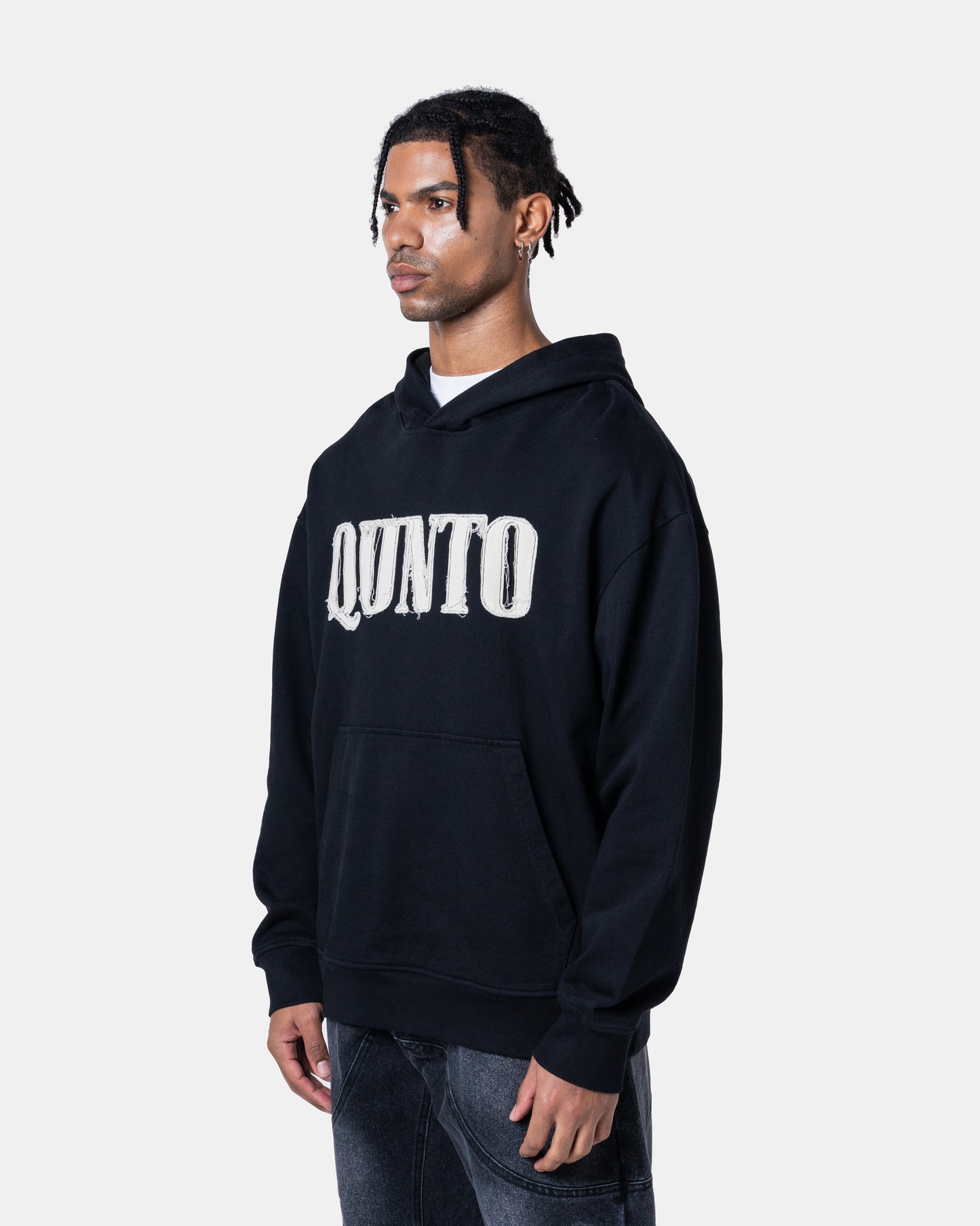 QUNTO C LOGO HOODIE BLACK
