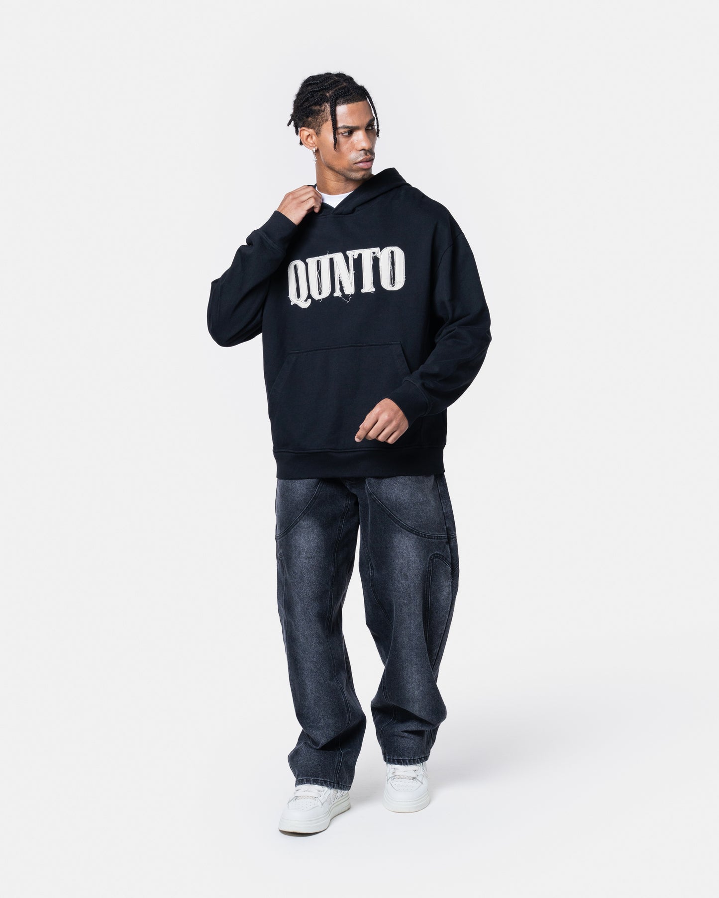 QUNTO C LOGO HOODIE BLACK