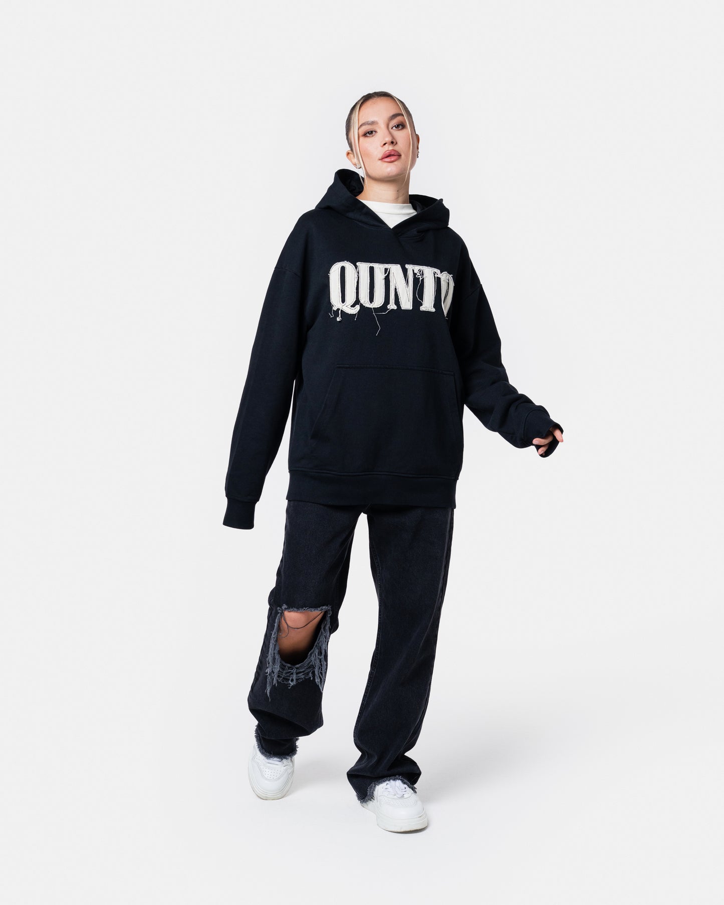QUNTO C LOGO HOODIE BLACK