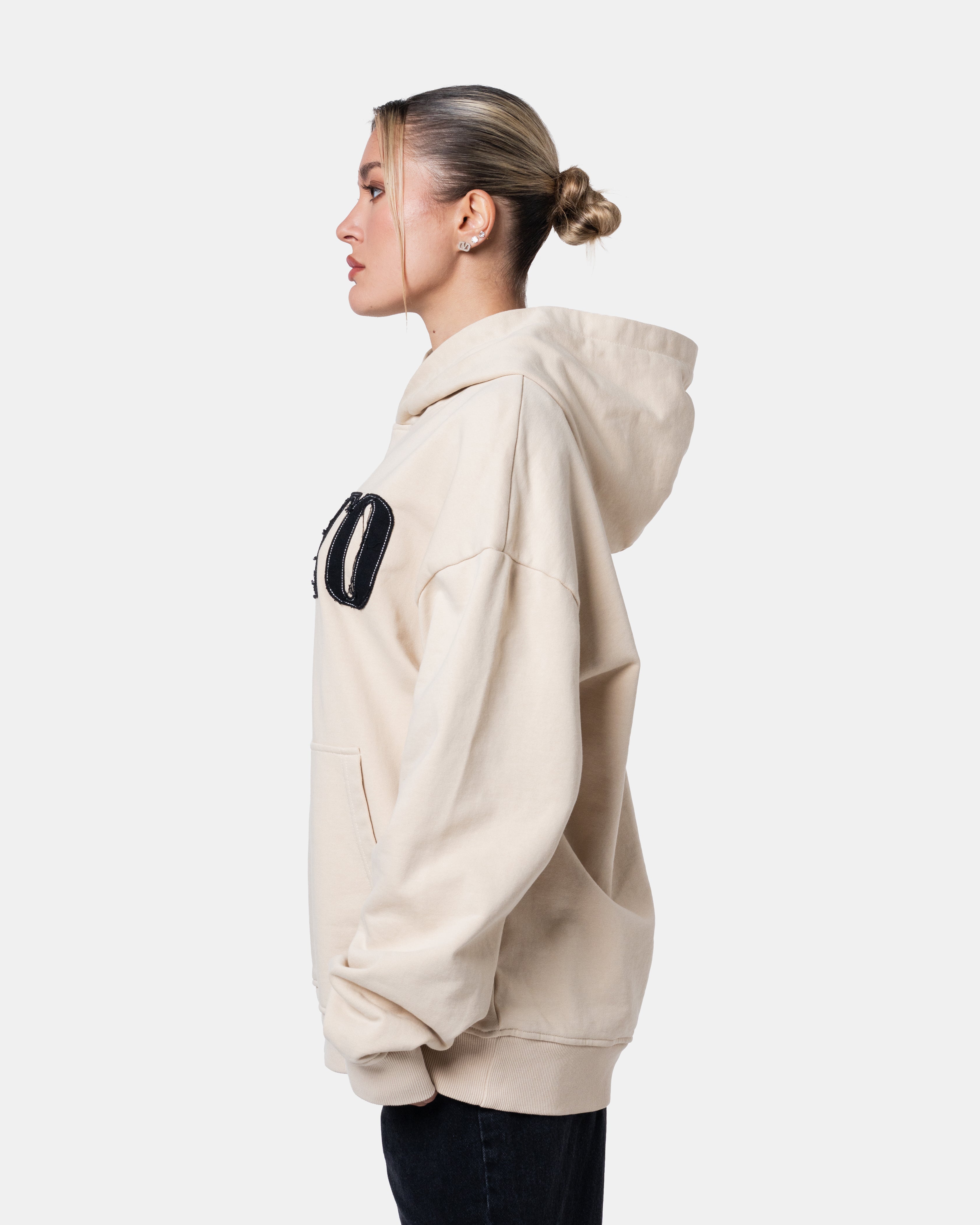 QUNTO C Logo Hoodie Cream