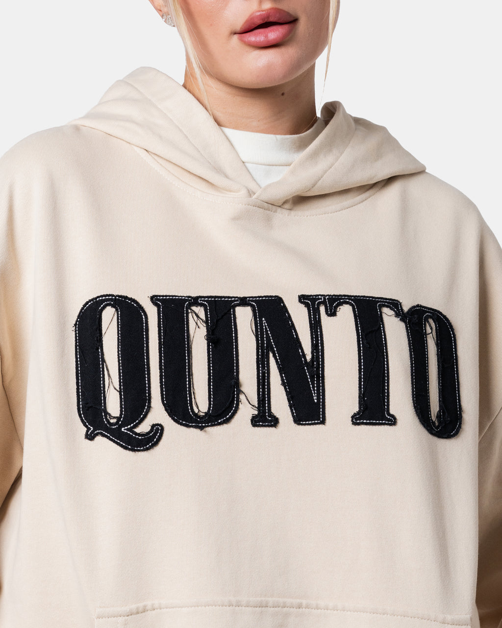QUNTO C Logo Hoodie Cream