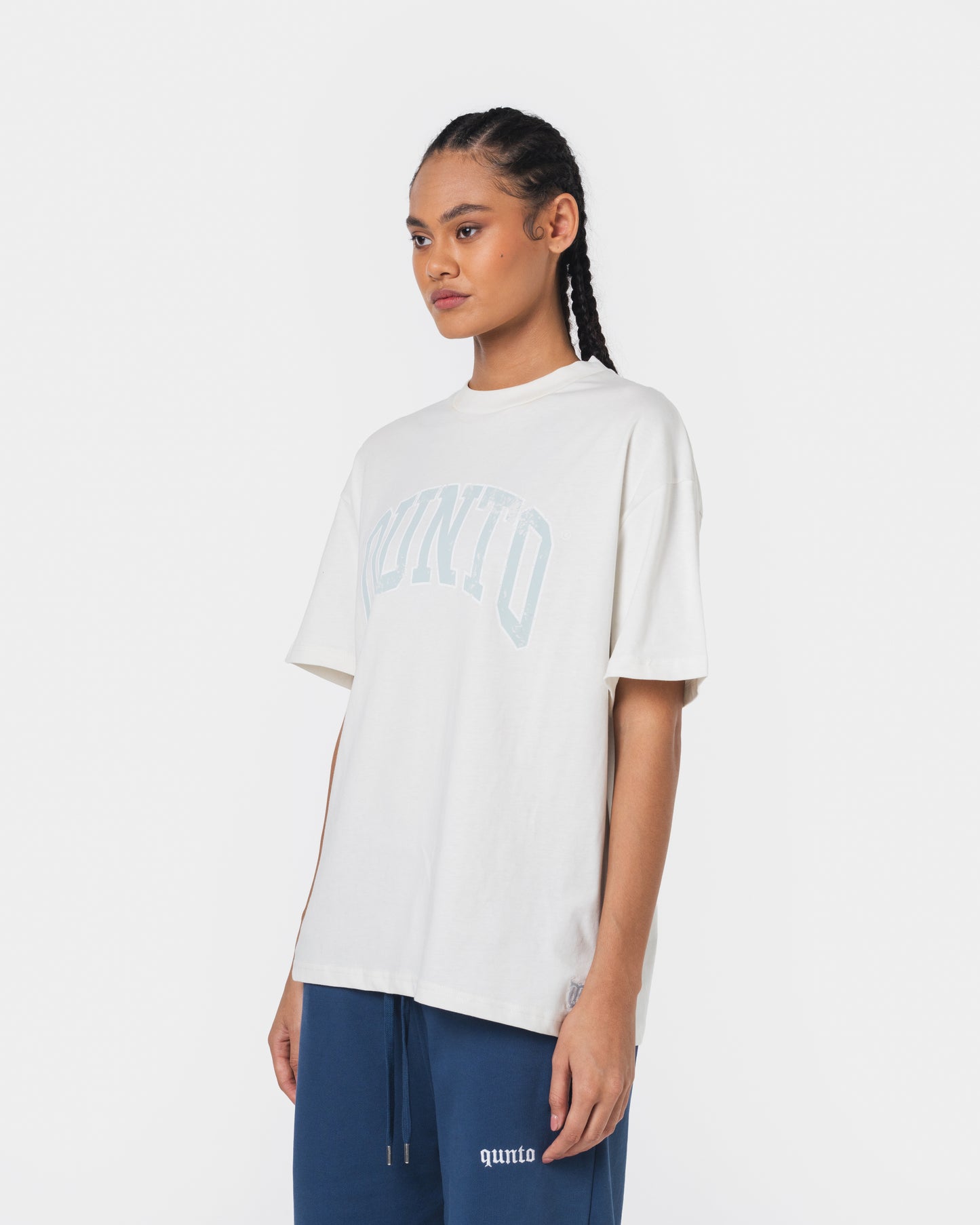 QUNTO BLUE ON WHITE TSHIRT