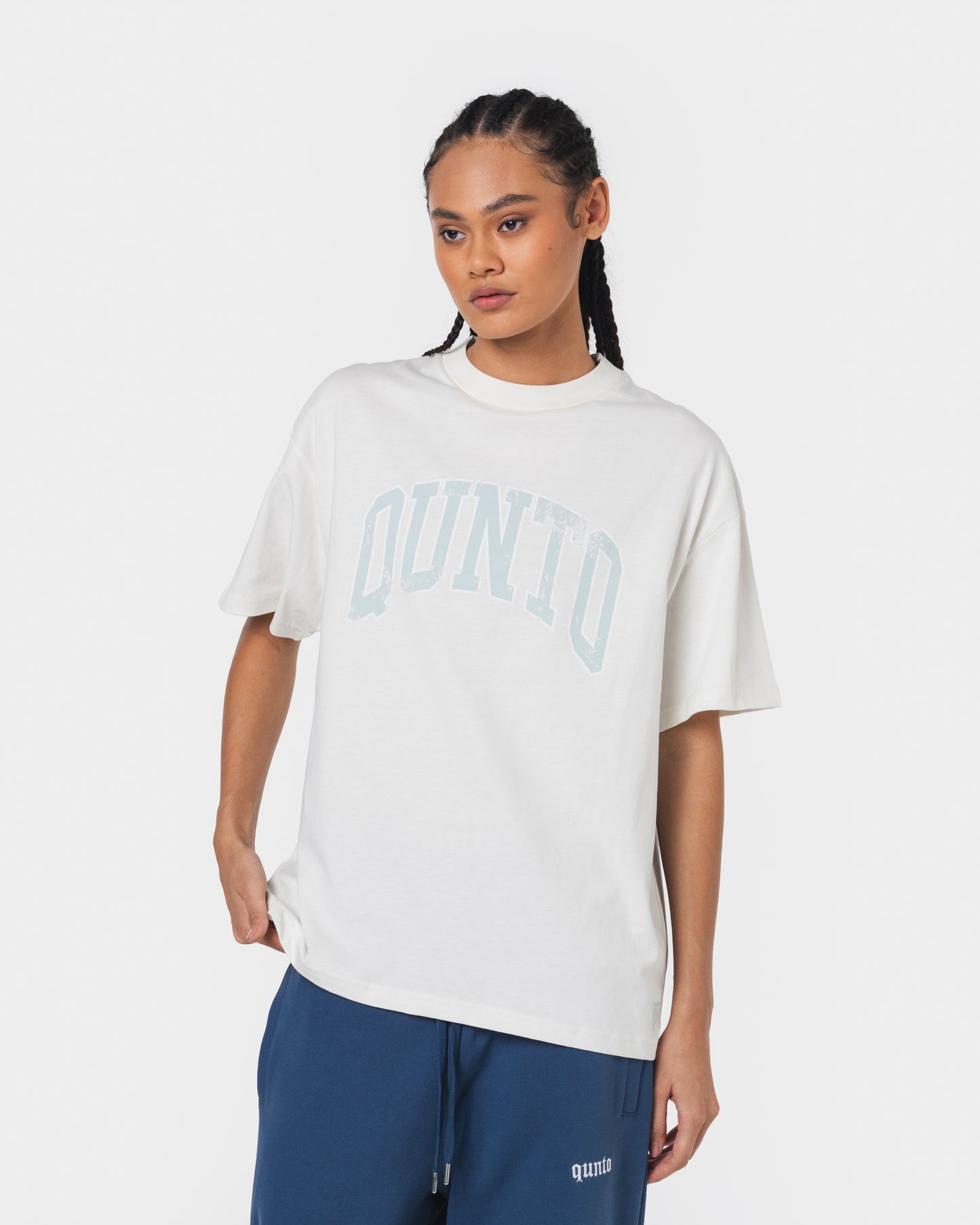 QUNTO BLUE ON WHITE TSHIRT