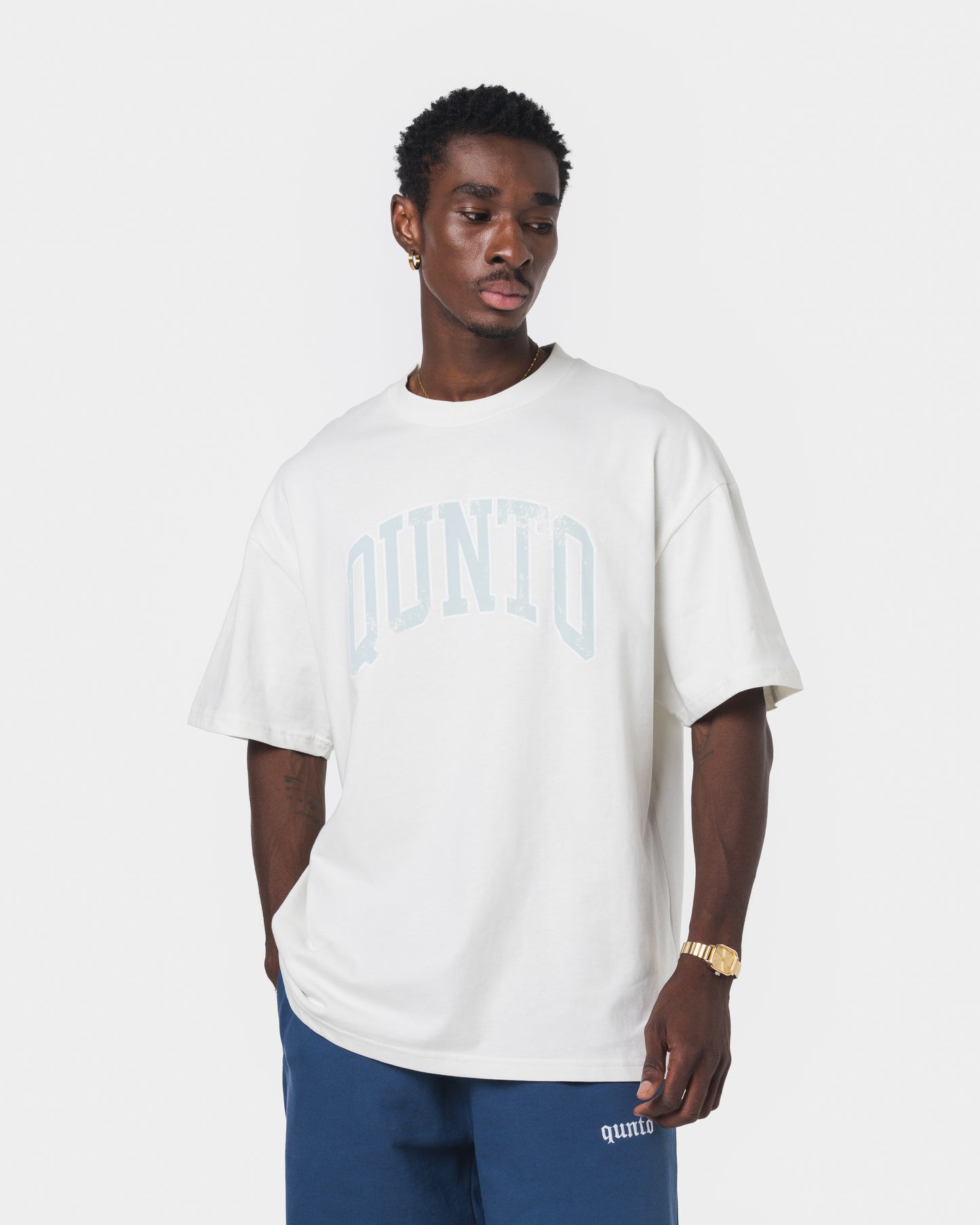 QUNTO BLUE ON WHITE TSHIRT