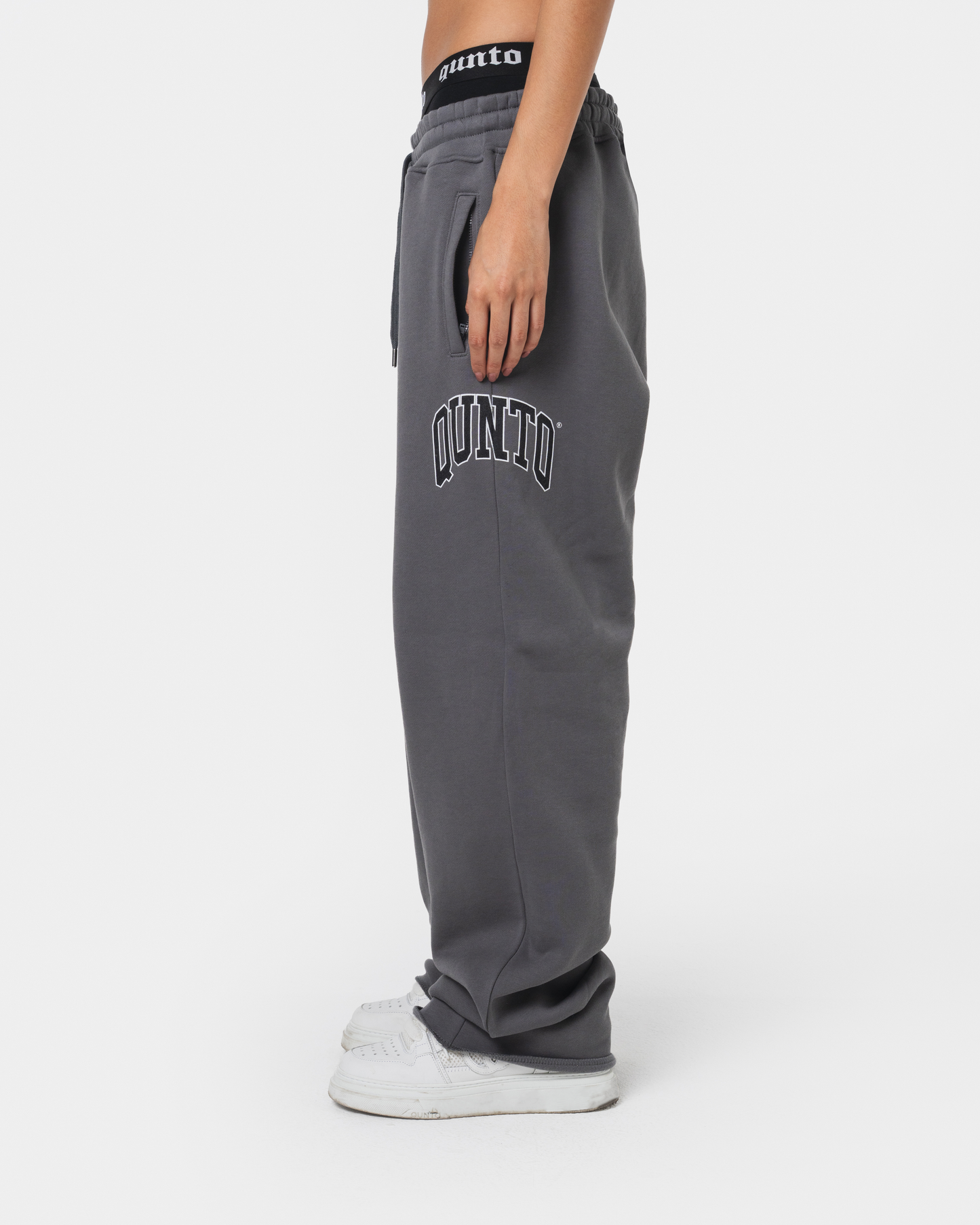 QUNTO ESSENTIAL JOGGER GREY