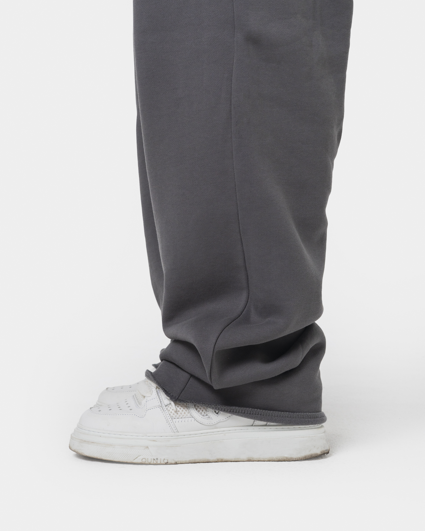 QUNTO ESSENTIAL JOGGER GREY