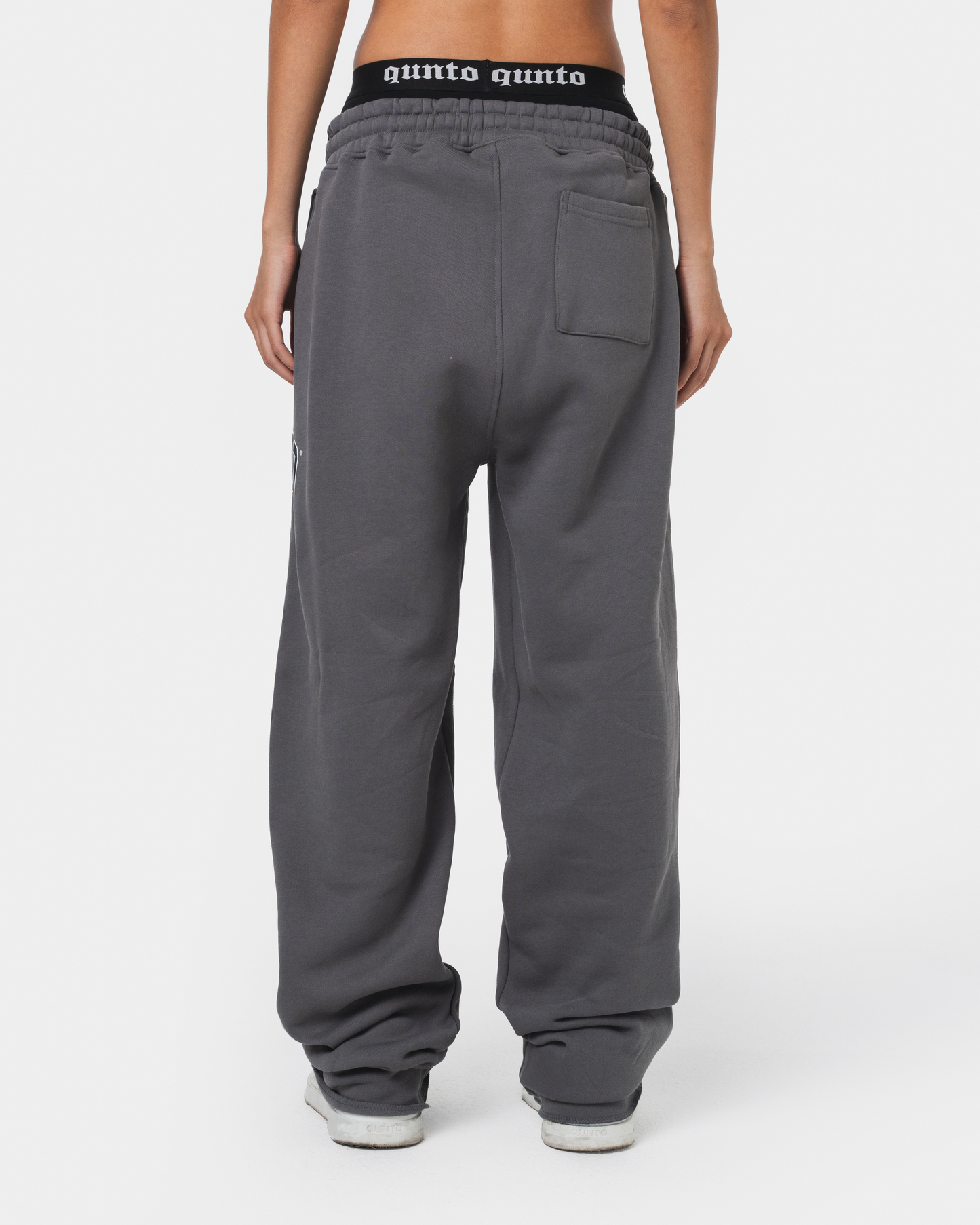 QUNTO ESSENTIAL JOGGER GREY