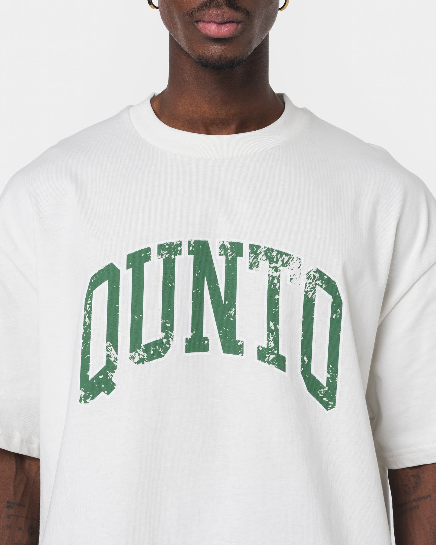 QUNTO GREEN ON WHITE TSHIRT