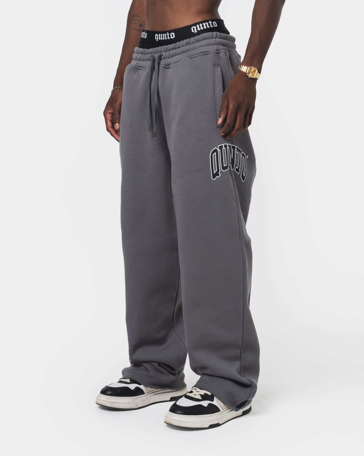 QUNTO ESSENTIAL JOGGER GREY