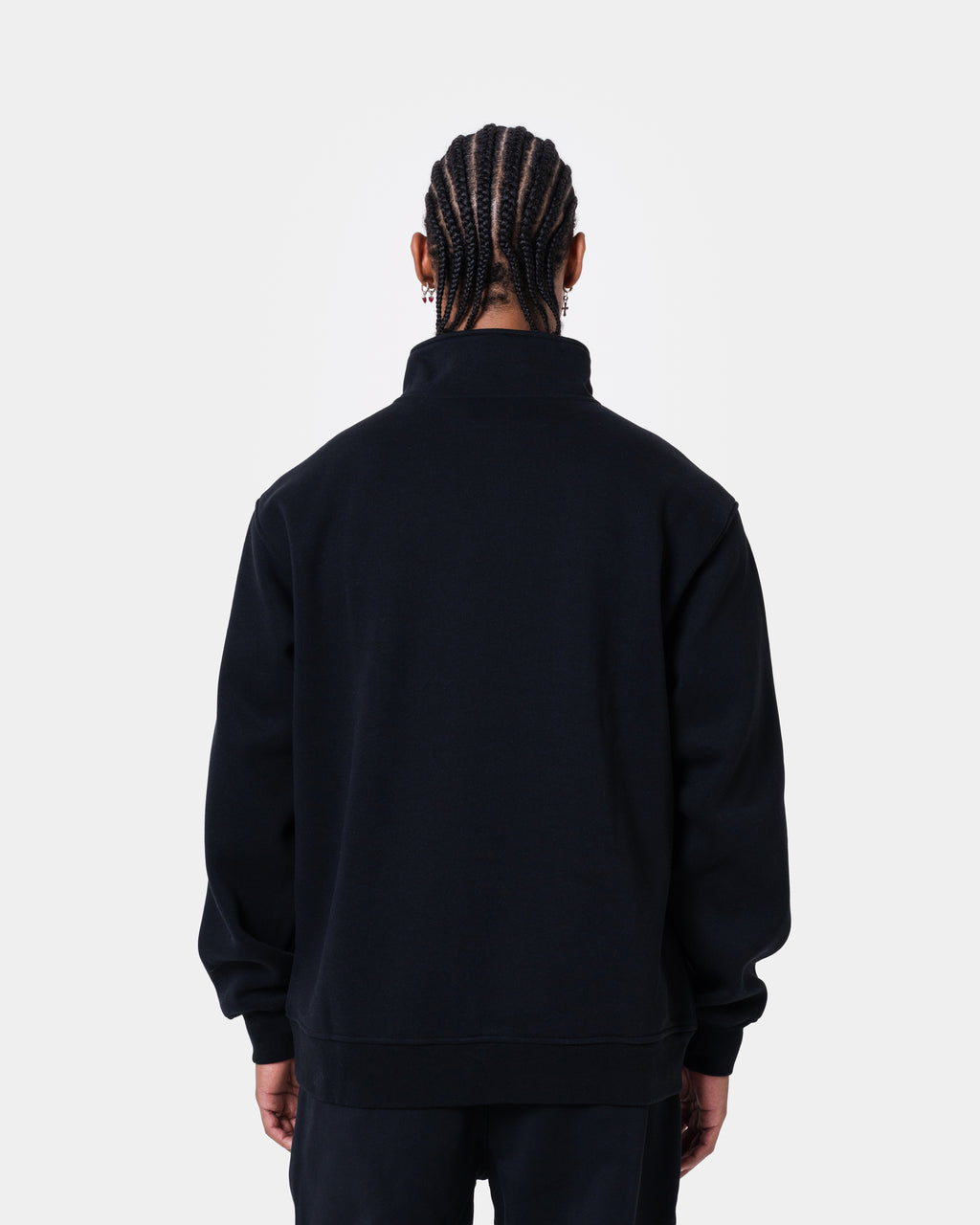 ALASKA BADGE BLACK HALFZIP worn by model, showcasing the back view of the loose fit, soft inner layer.