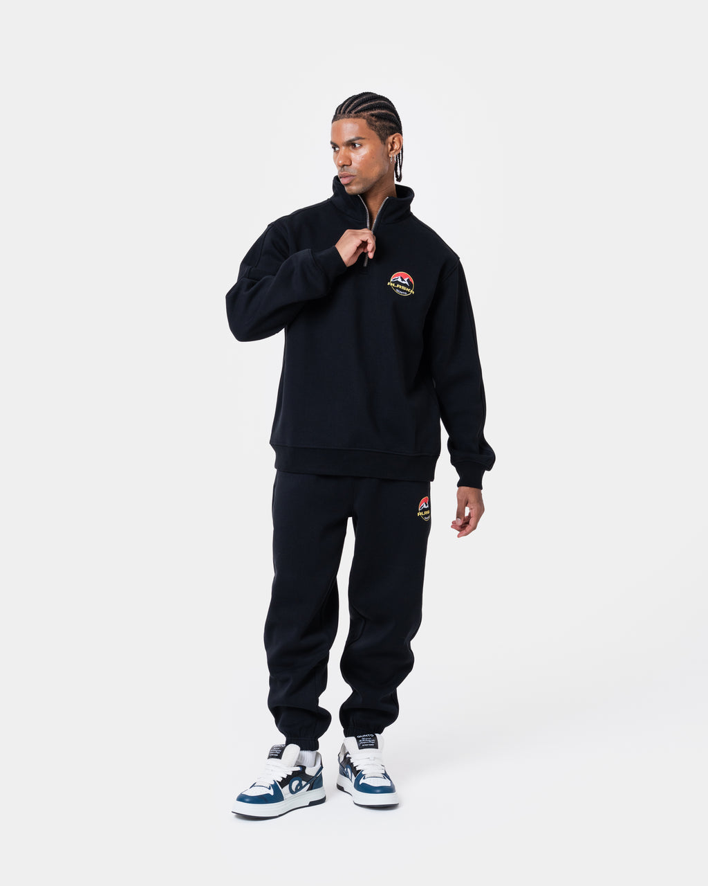 ALASKA BADGE BLACK HALFZIP worn by model in black outfit with soft inner layer and metal plate design.