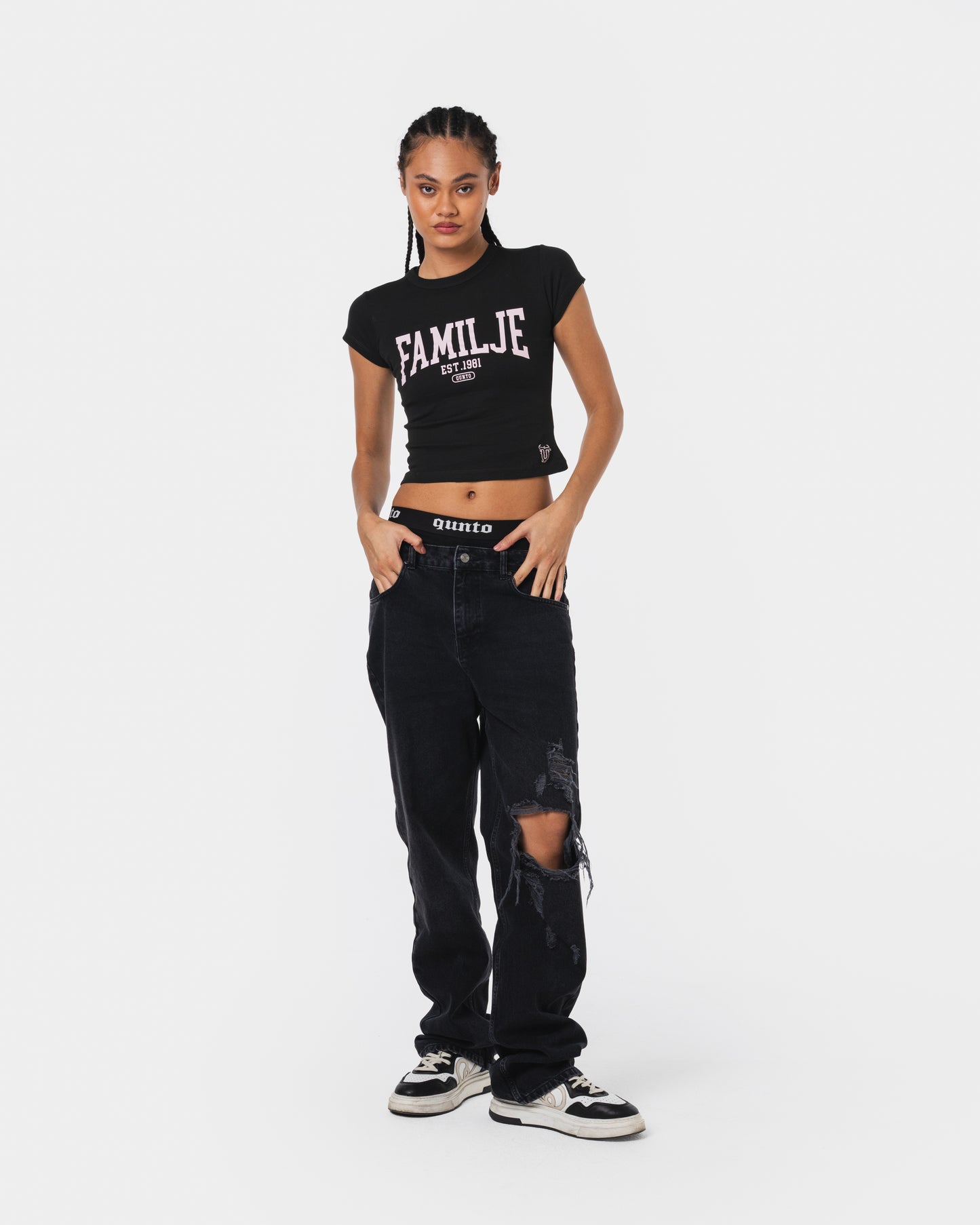 FAMILJE BLACK BABY TEE